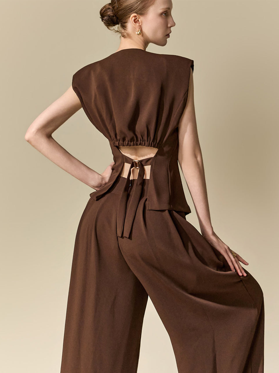 J3233 バックレスベスト