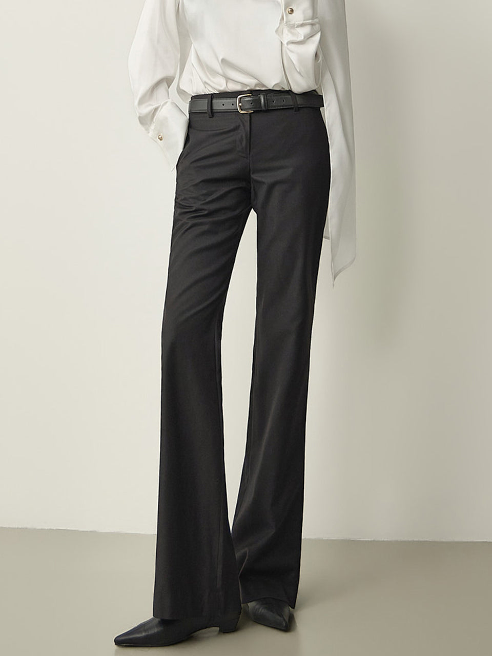 P3954 Low-Rise Bootcut Slacks