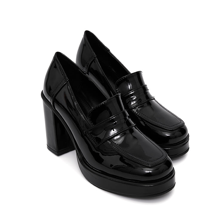 AR-3232 Patent Effect Leather Heeled Loafer