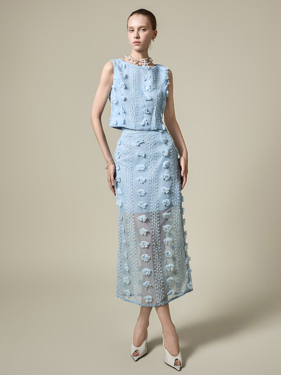 D5607 Embossed Flower Two-Piece Set
