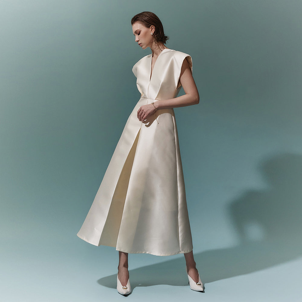 D9421 Back Slit Pintuck Long Dress