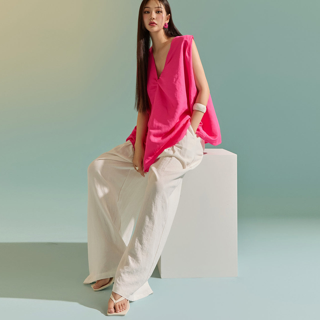 B2865 Linen Twist Sleeveless Blouse