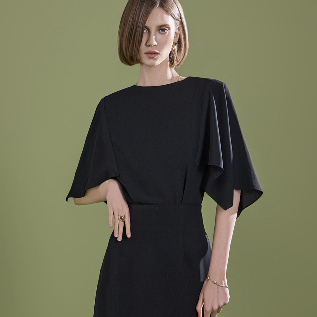 B2749 Sleeveless Cape Blouse