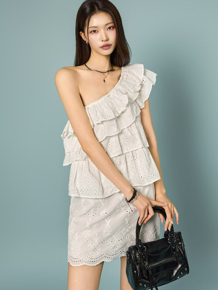 B3244 One-Shoulder Ruffle Blouse