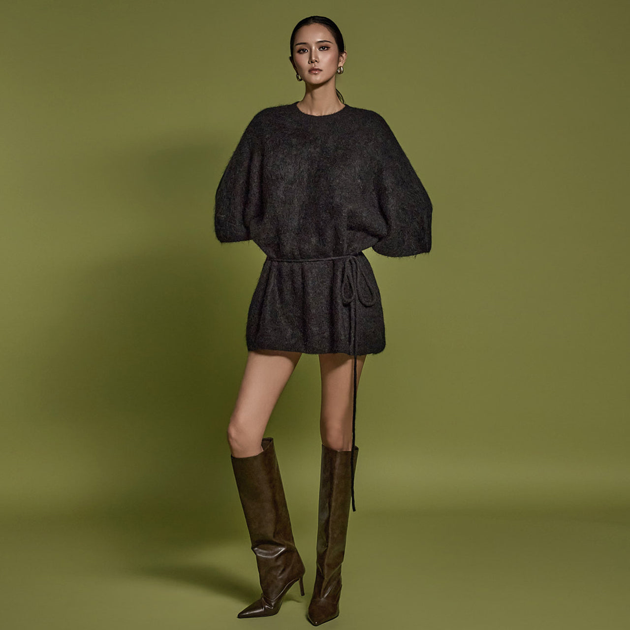 E3672 带肩带的毛皮针织衫