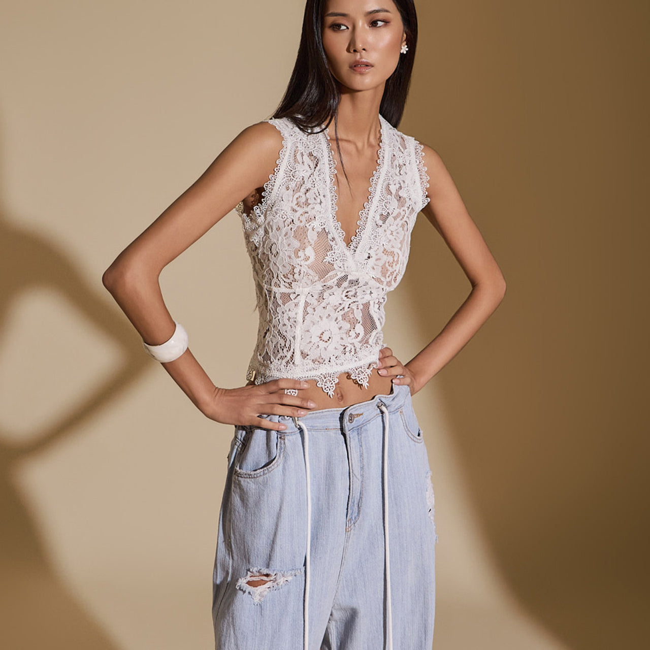 E3475 Lace Sleeveless Top