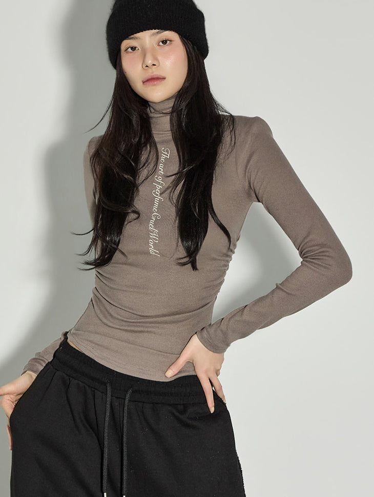 E4102 Lettering Turtleneck Top