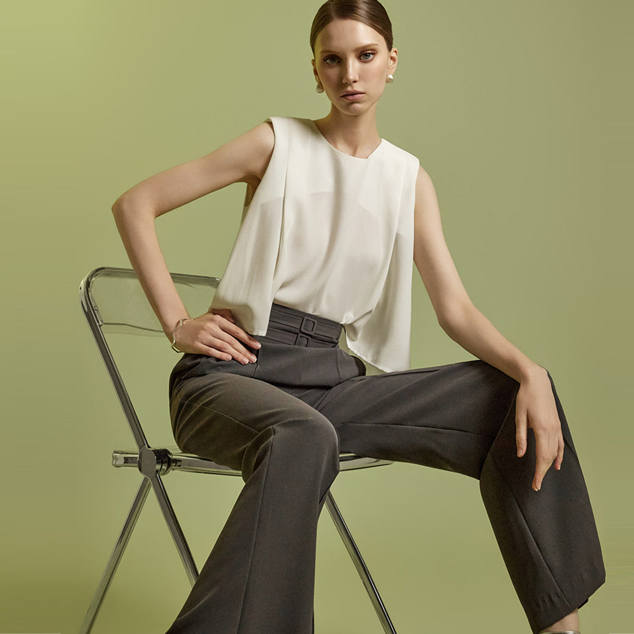 B3121 Sleeveless Blouse