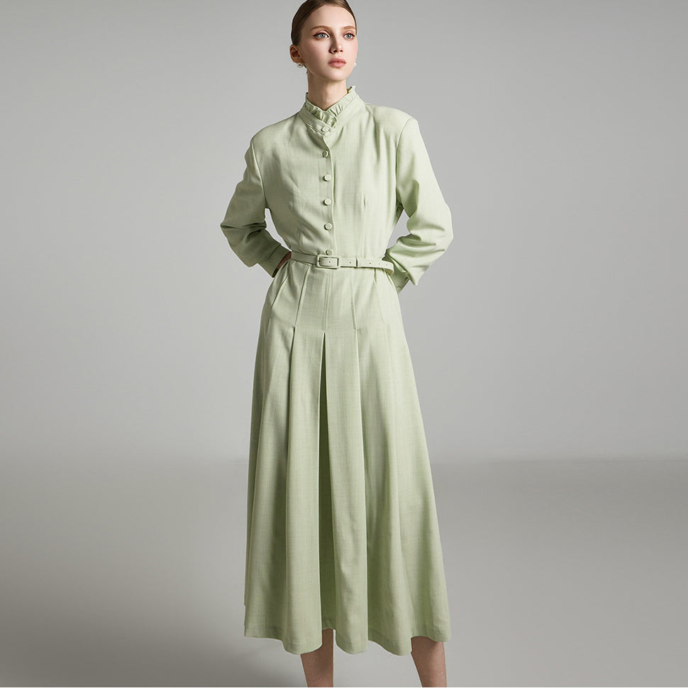D5209 带腰带的褶皱连衣裙
