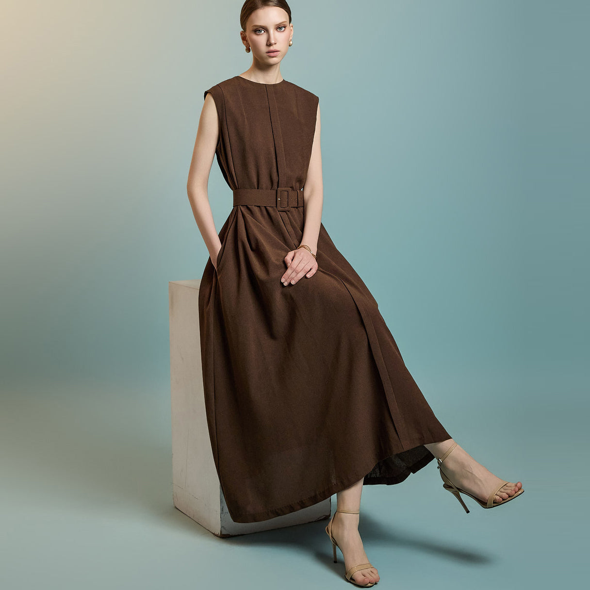 D5275 Sleeveless Dress with Belt