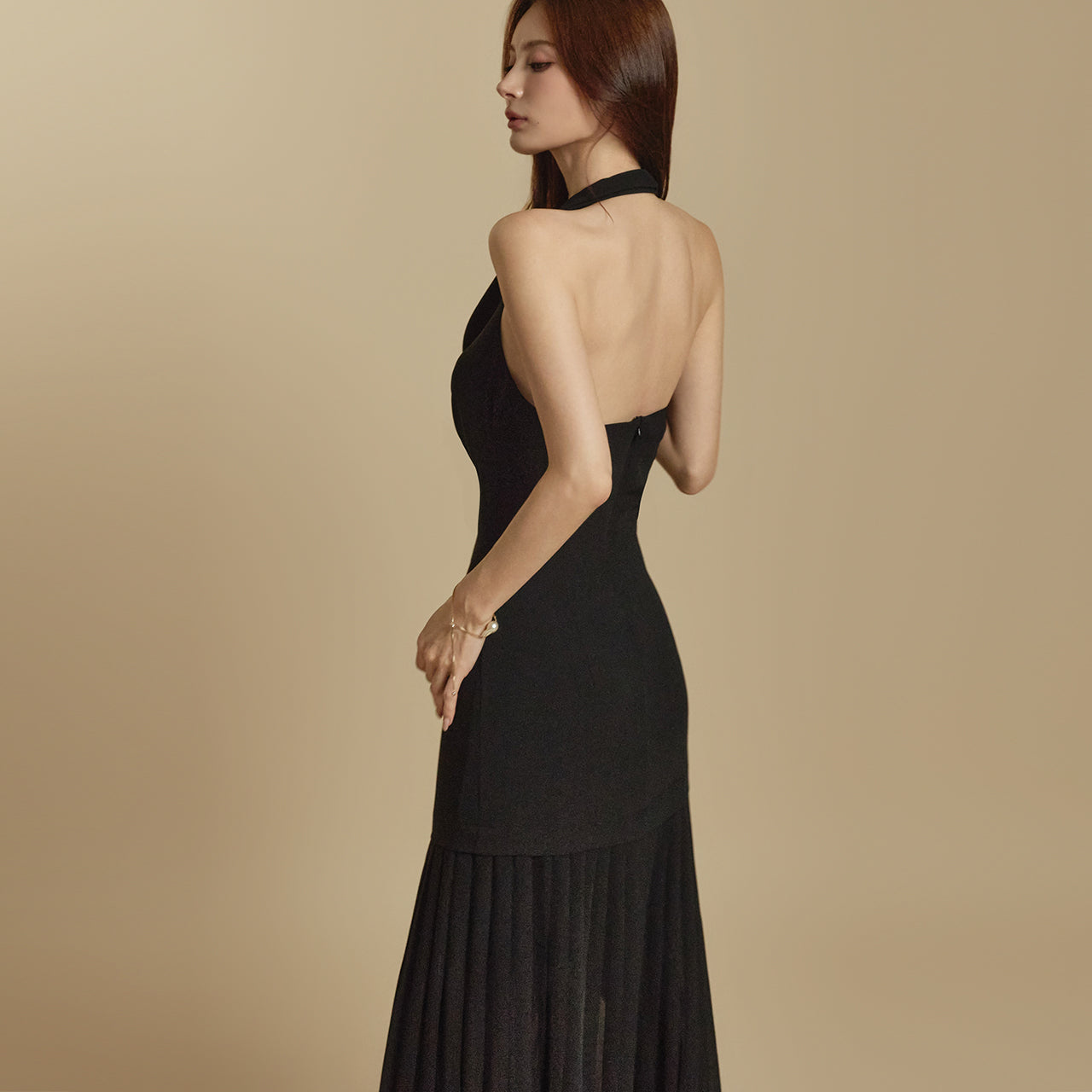 D9547 Halterneck Pleats Dress