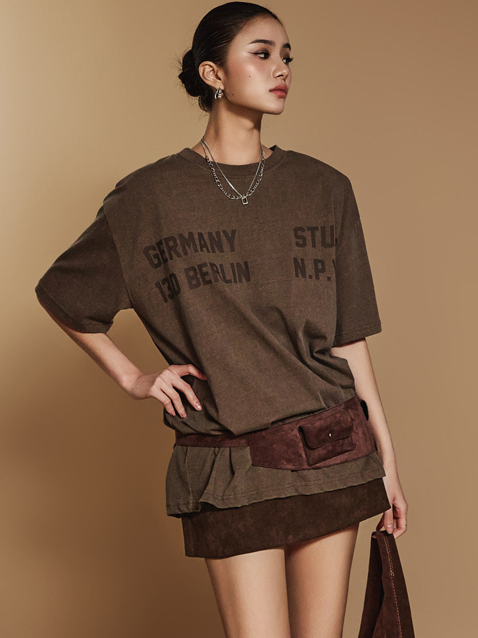 E3547 テキストショルダーパッドTシャツ