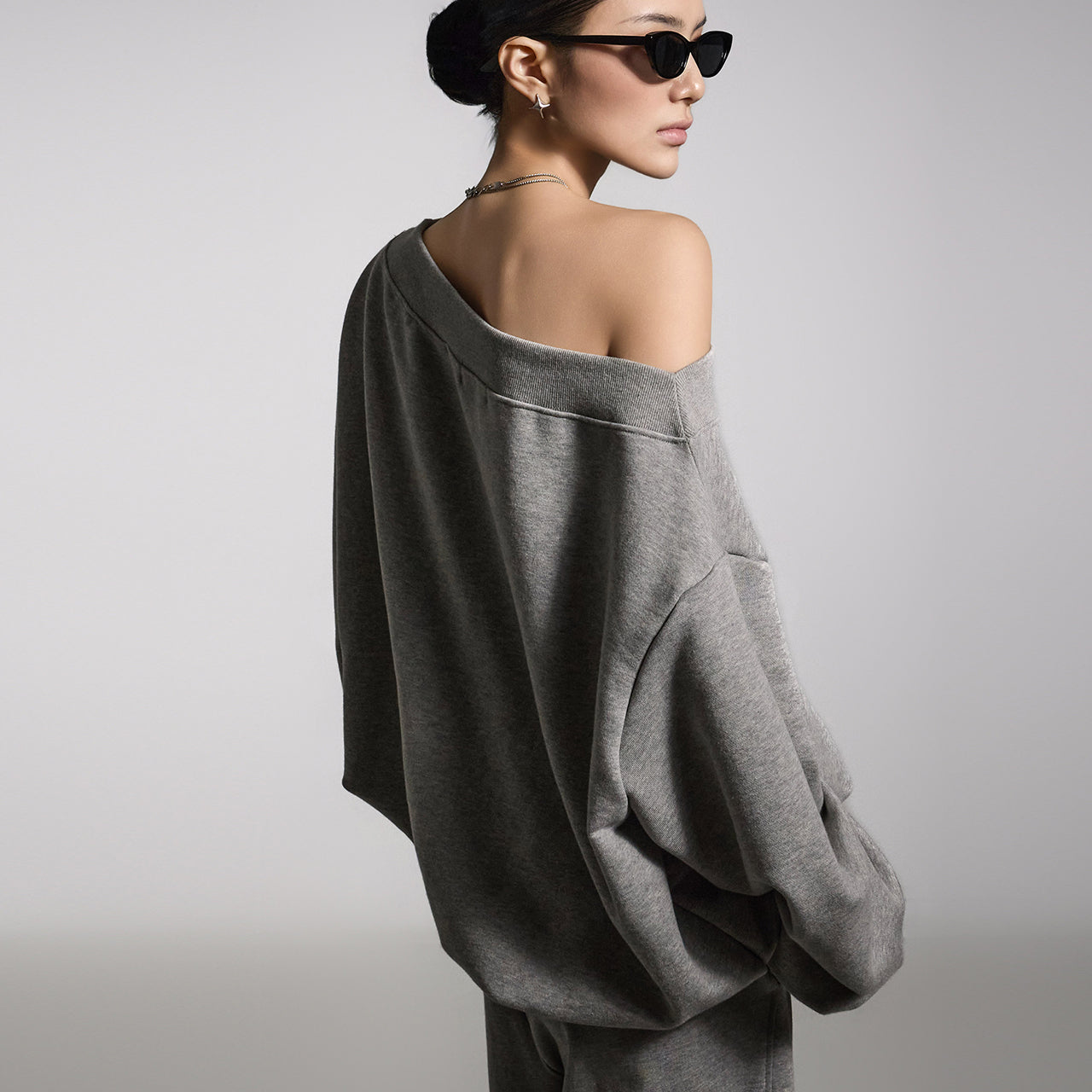 E3762 Off-Shoulder Sweatshirt
