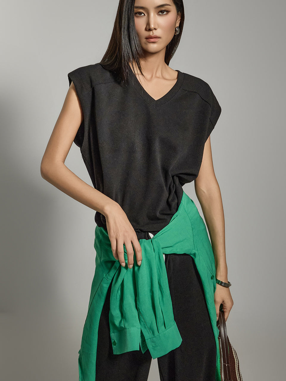 E3779 スリットノースリーブTシャツ