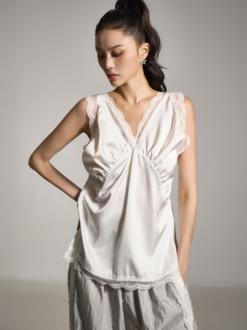 E3828 レースノースリーブトップ