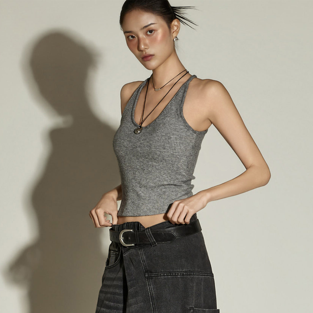 E3989 U-Neck Sleeveless Top