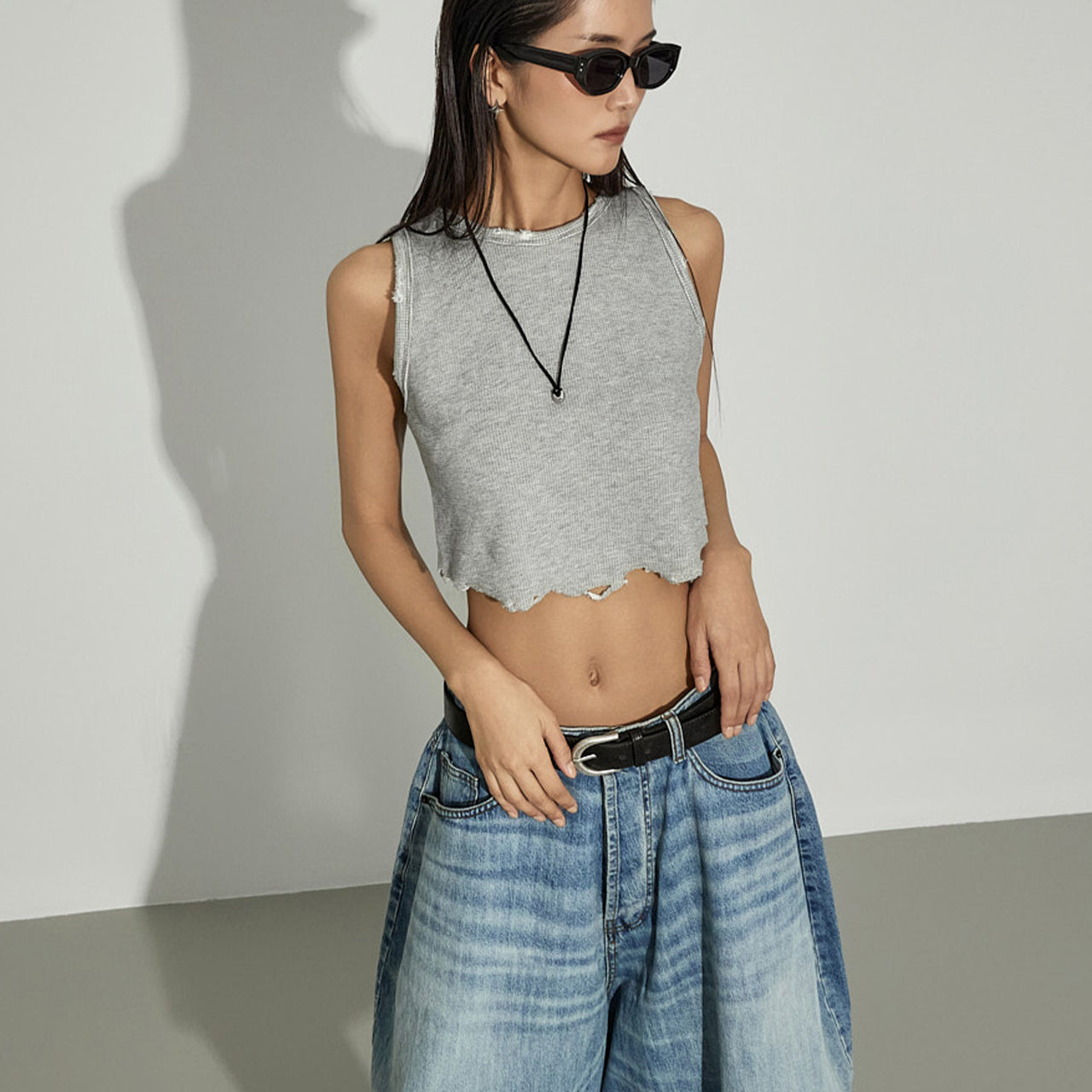 E4029 Damaged Sleeveless Top