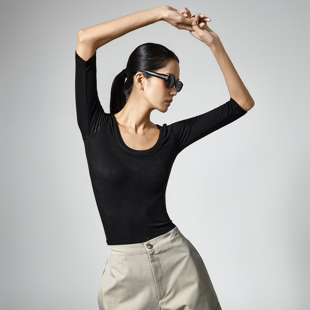 E4118 Slim U-Neck Top