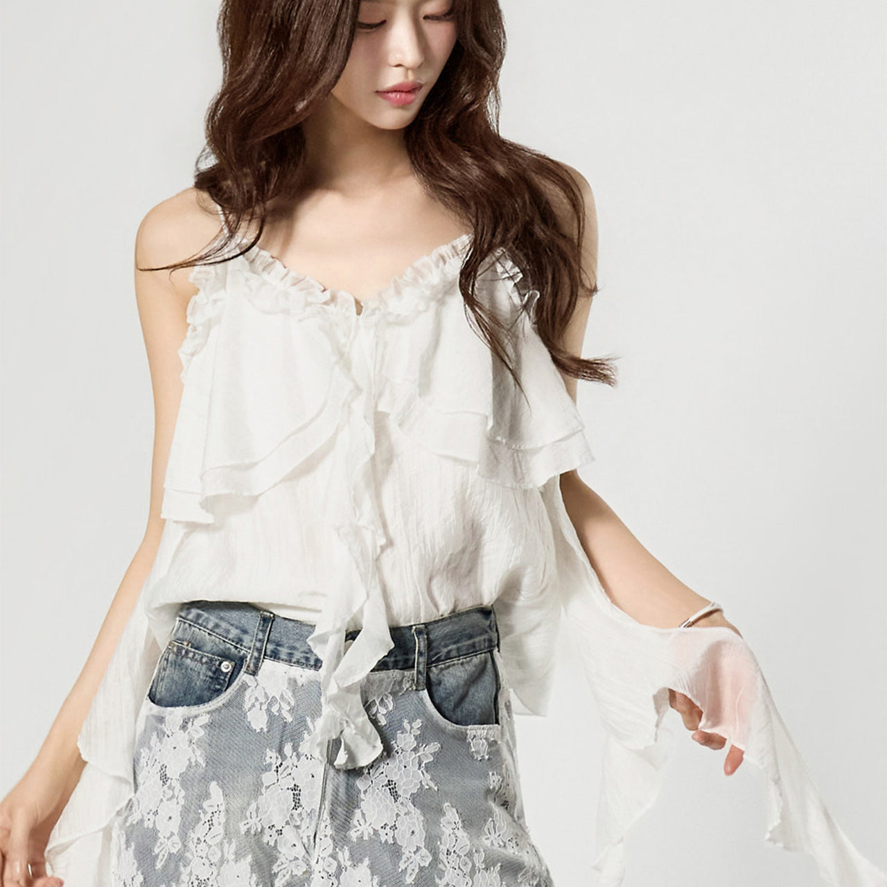 E4195 Frill Sleeveless Top
