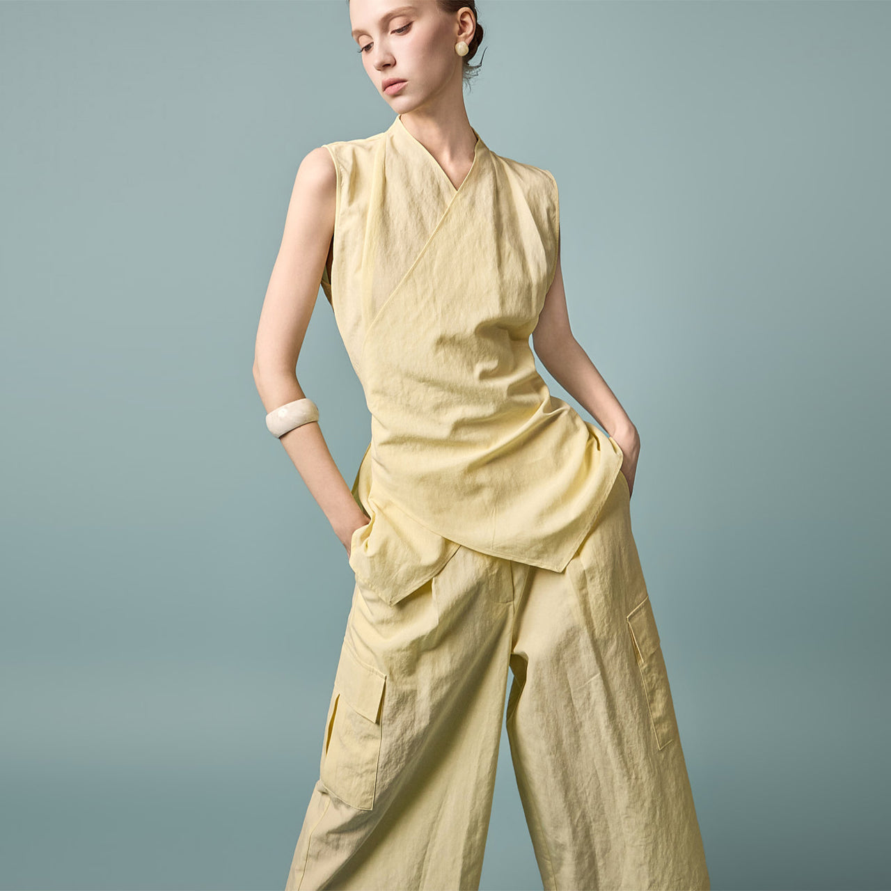 E4250 ラップノースリーブトップス