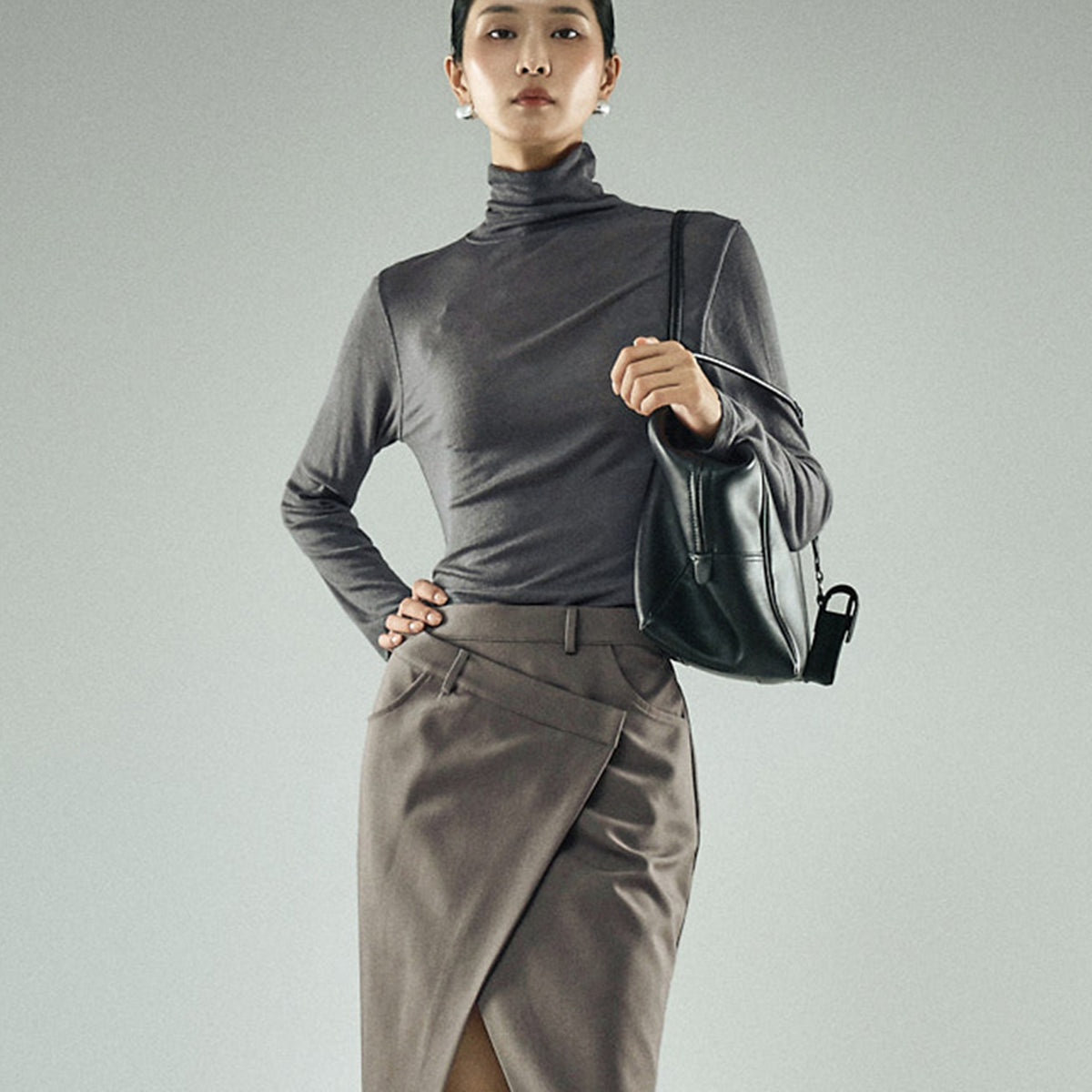 E4392 High-Neck Slim Top