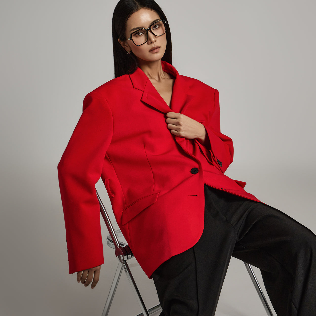 J2623 带腰带垫肩夹克