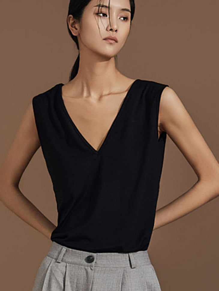 E3352 Vネックノースリーブトップ