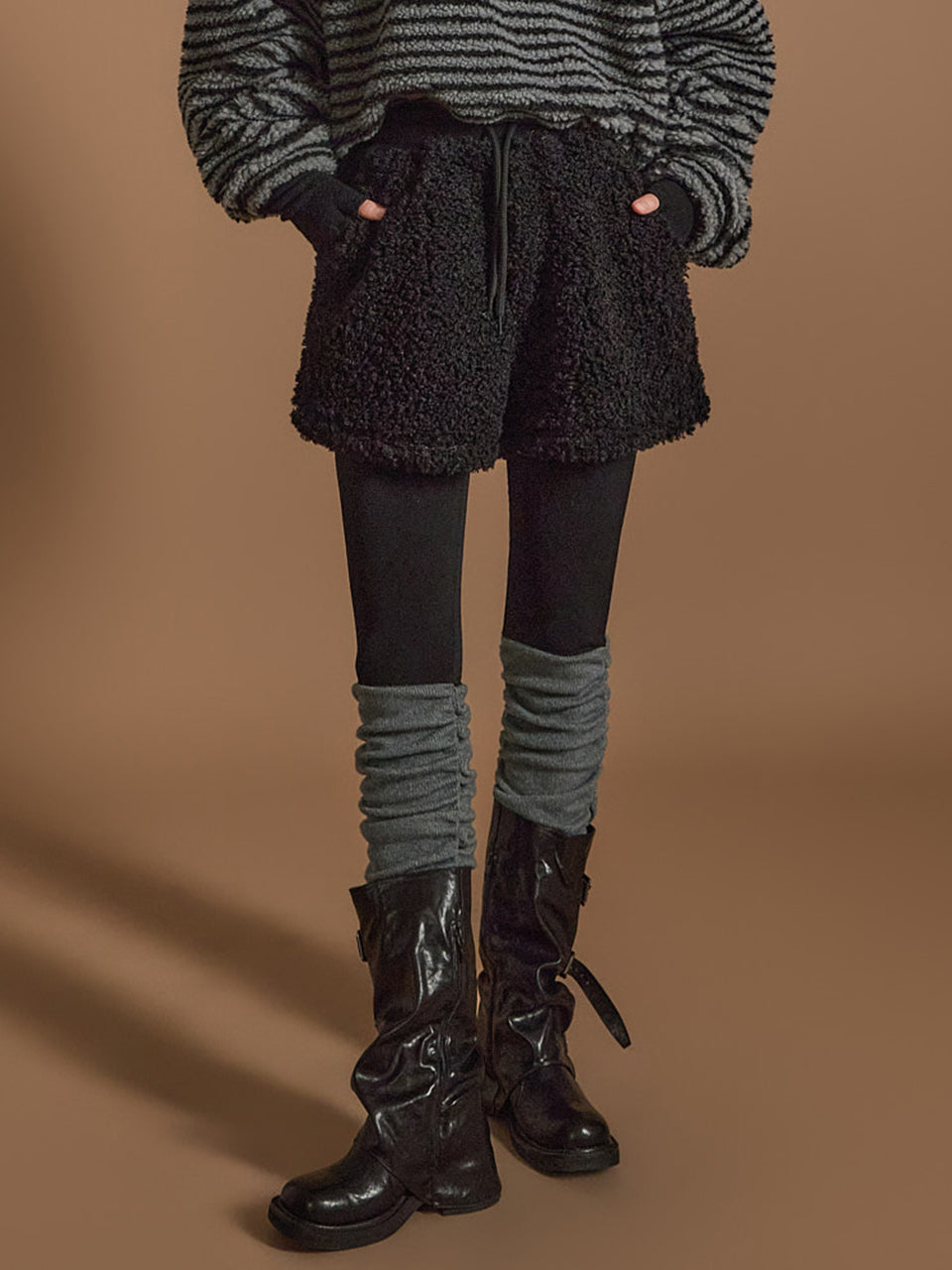 P3345 Bouclé Short Pants