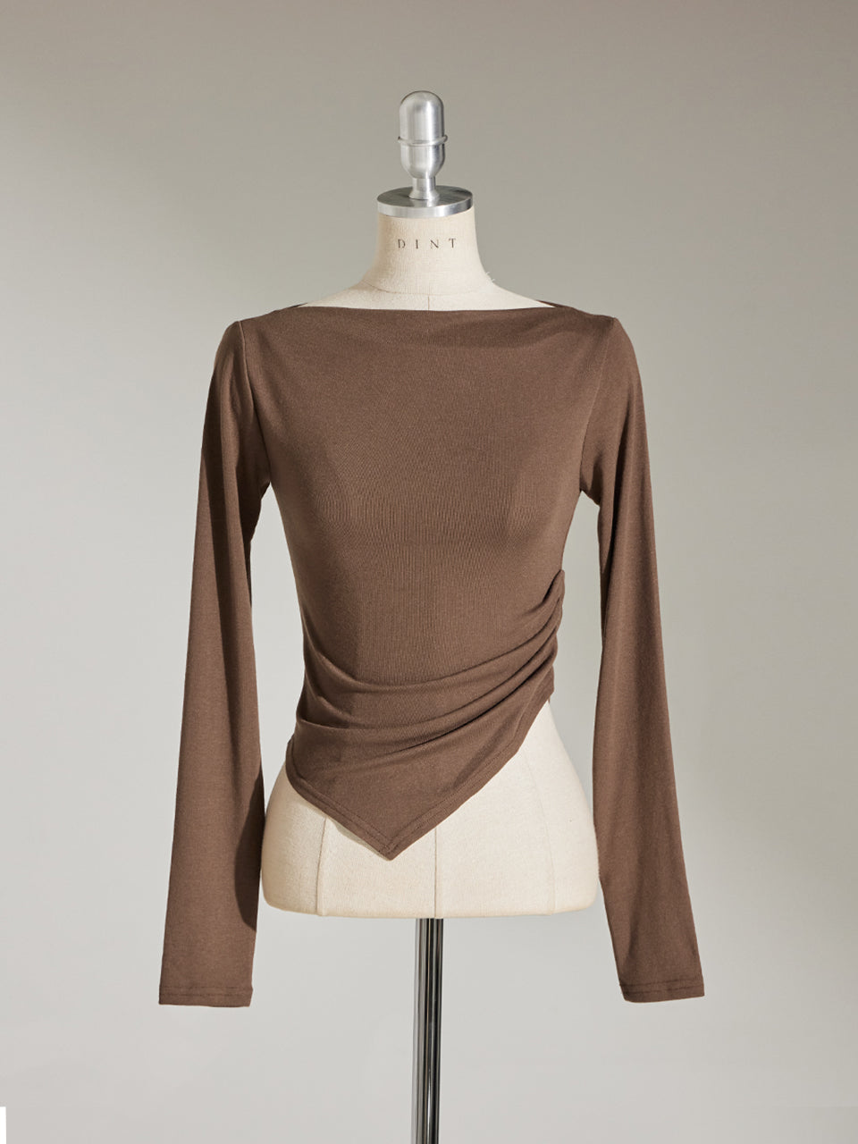 E3584 ダイアゴナルラインシャーリングトップス