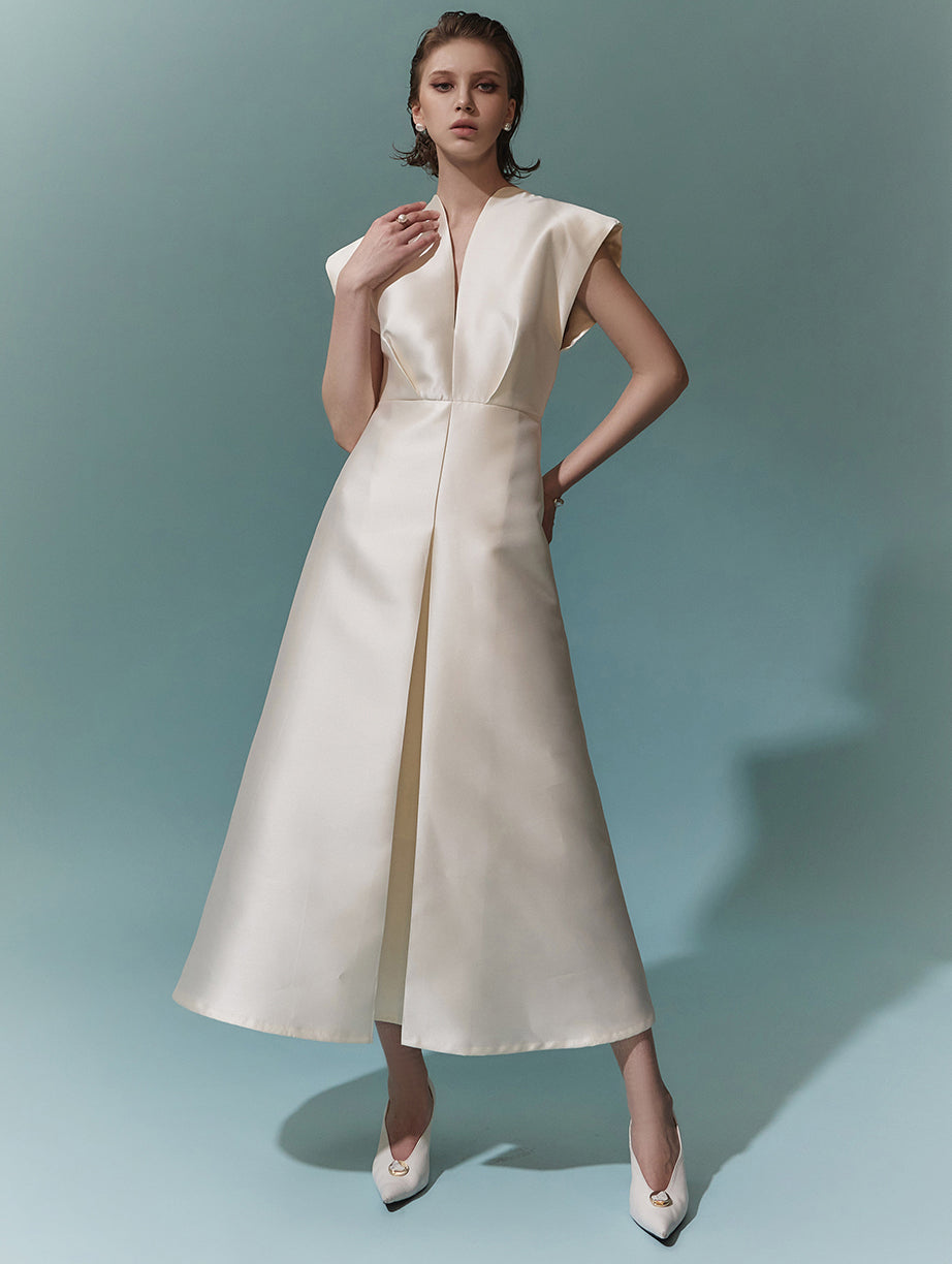 D9421 Back Slit Pintuck Long Dress