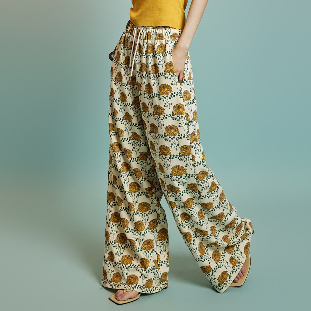 P3571 フラワー柄パンツ