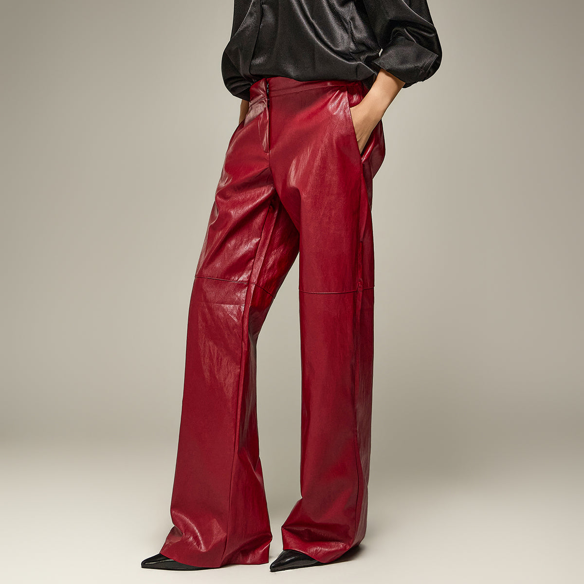 P3973 Glossy Leather Pants
