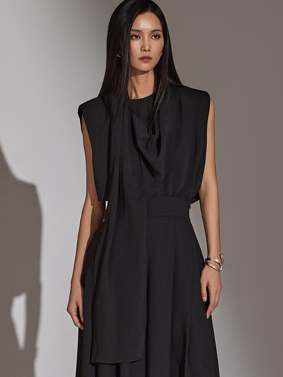 B9080 Drape Sleeveless Pad Scarf Blouse