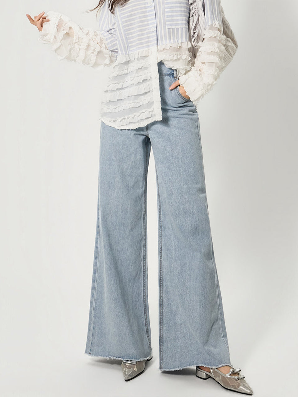 PJ637 Three-Button Wide Jeans