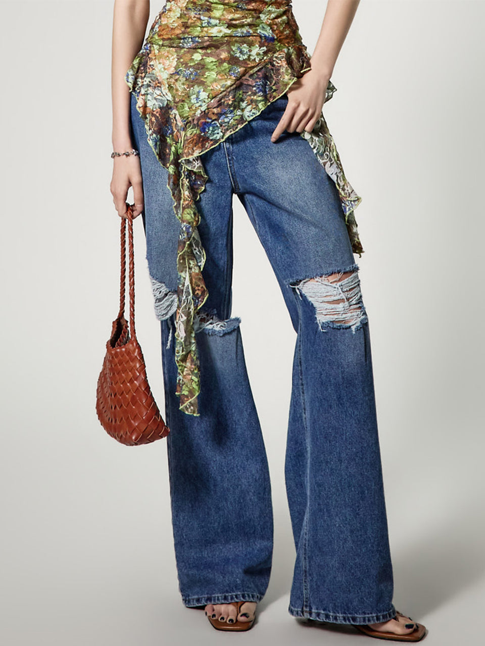 PJ643 Distressed Wide Jeans