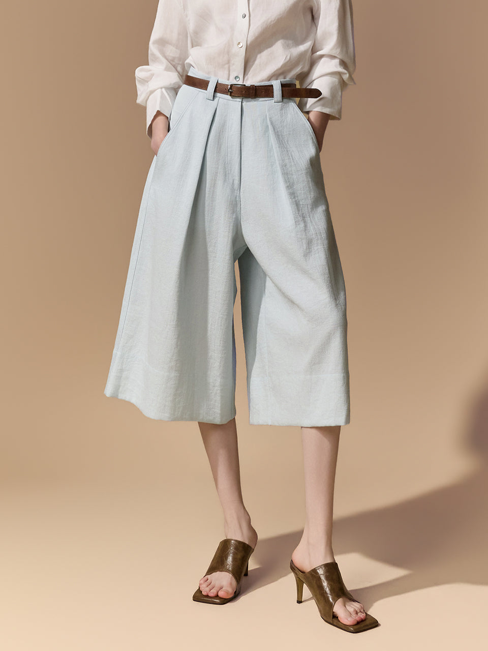 P9198 Linen Double-Pleat Bermuda Pants