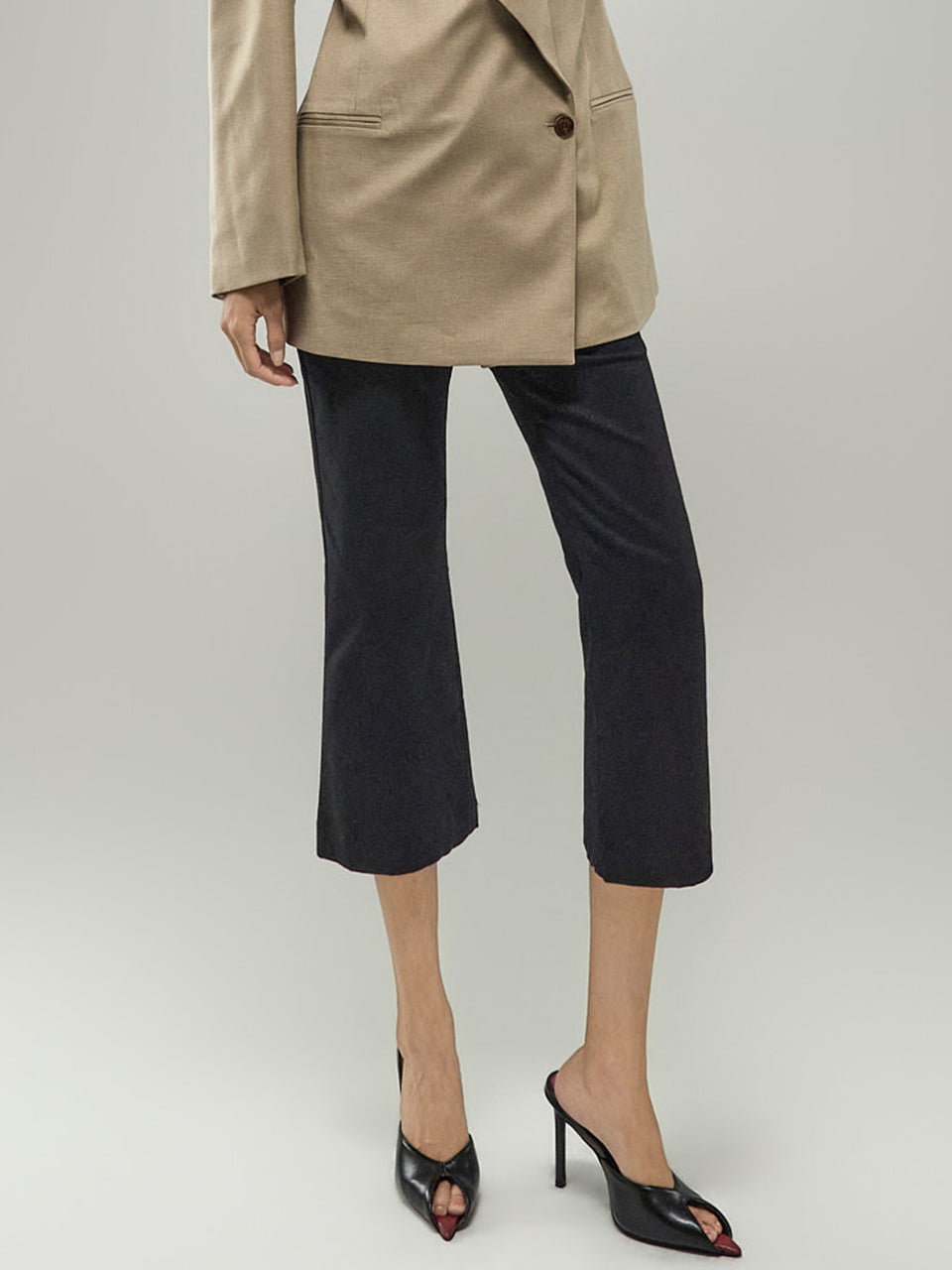 P3927 Semi-Capri Pants