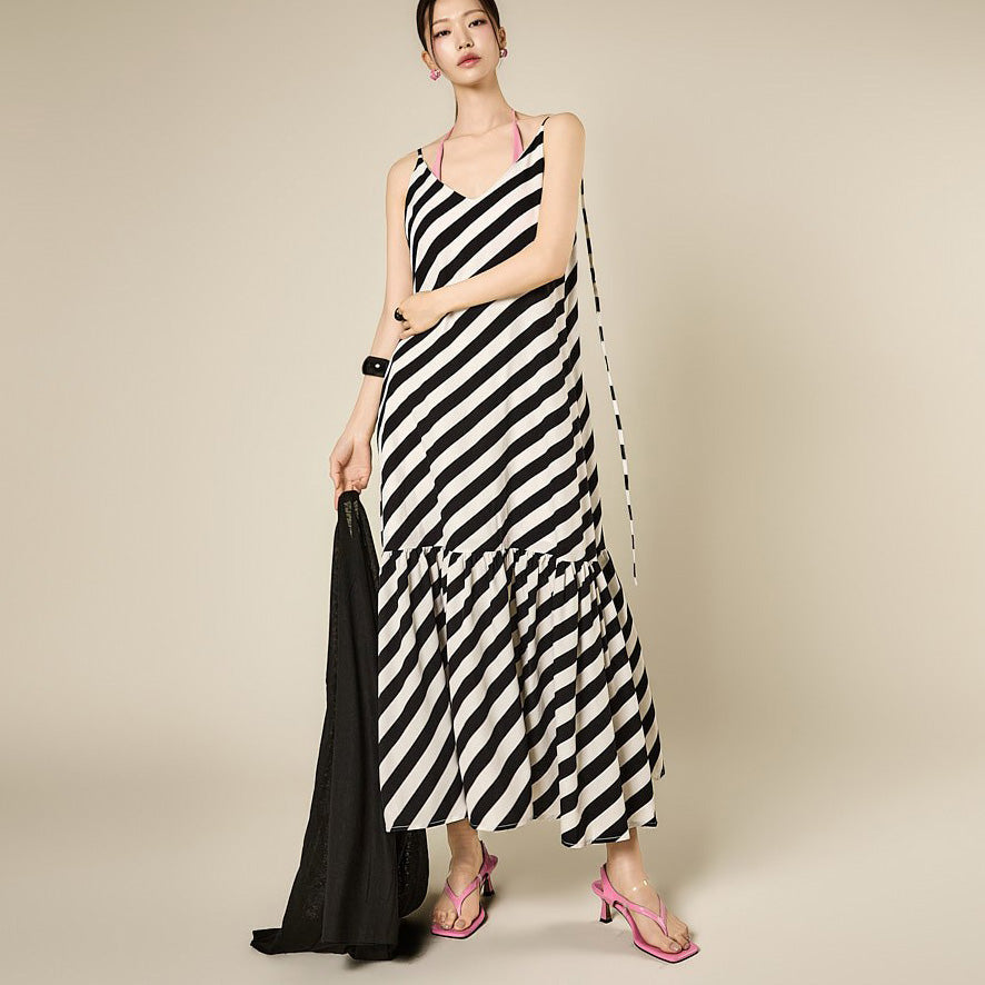 D5619 Mono Stripe Dress