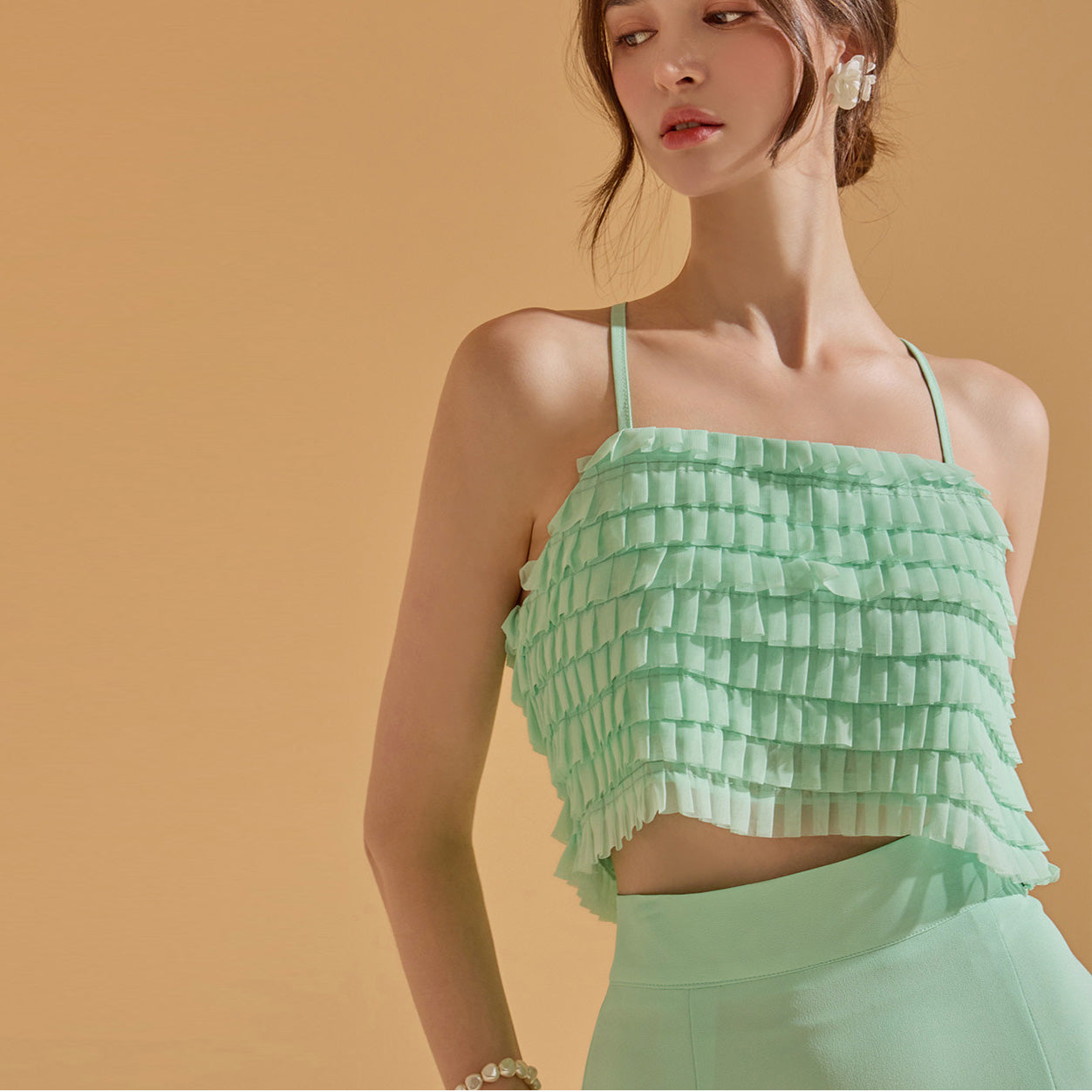 B9156 Tiered Frill Sleeveless Blouse