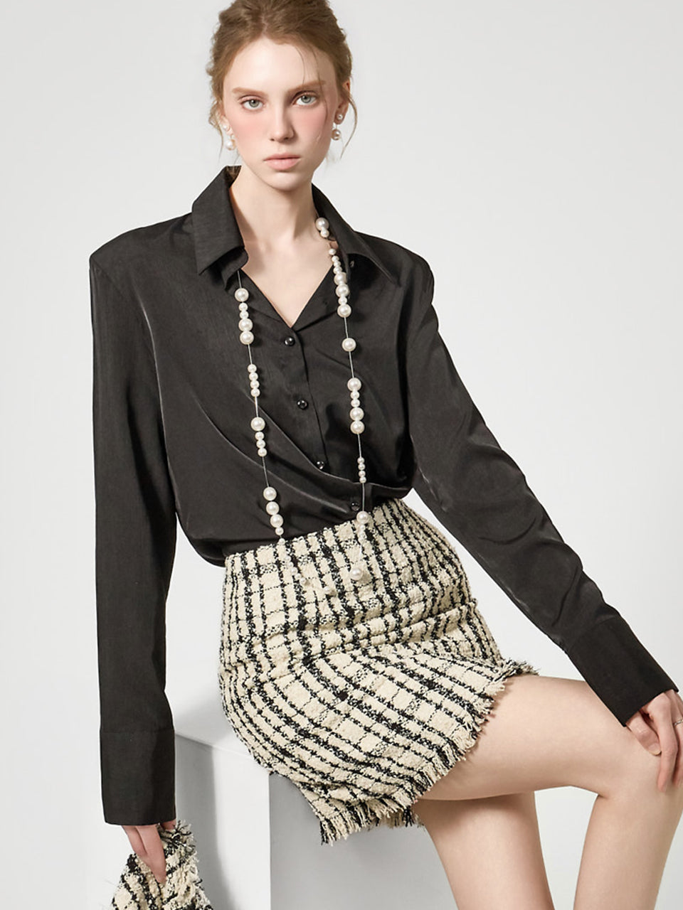 B2770 Shining Collar Shoulder Pad Blouse