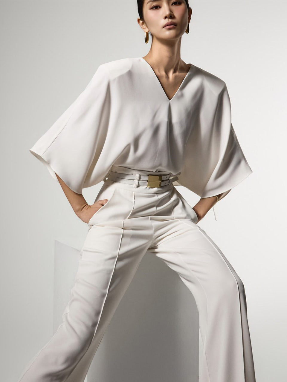 B3175 V-Neck Raglan Blouse