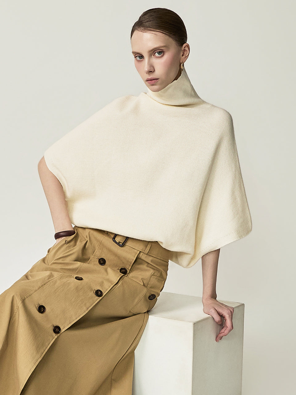 E4401 Turtleneck Cape Knit