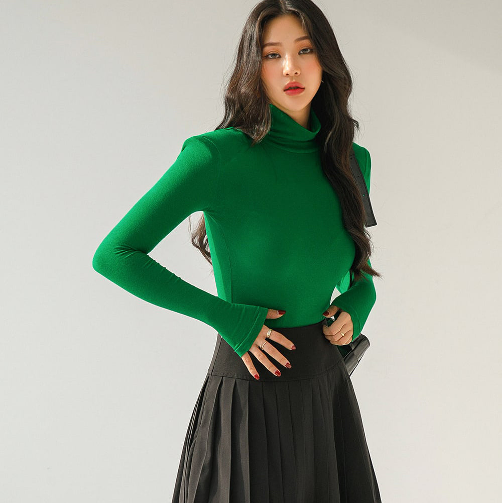 E2817 Roll Neck Padded Top