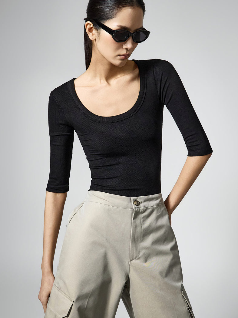 E4118 Slim U-Neck Top