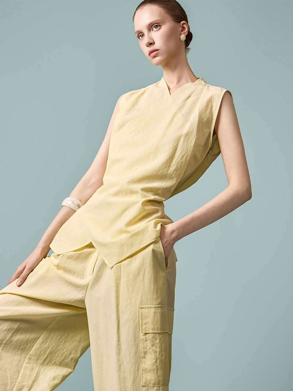 E4250 Wrap Sleeveless Top