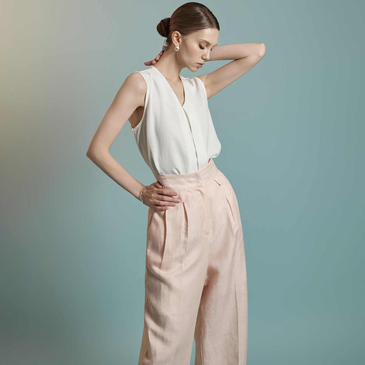 B3132 Sleeveless Blouse