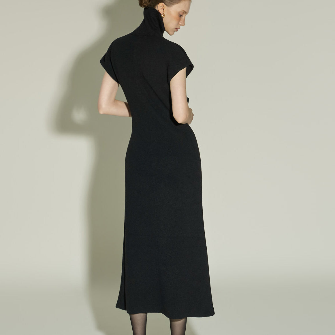 D5407 High-Neck Wool Knit Dress