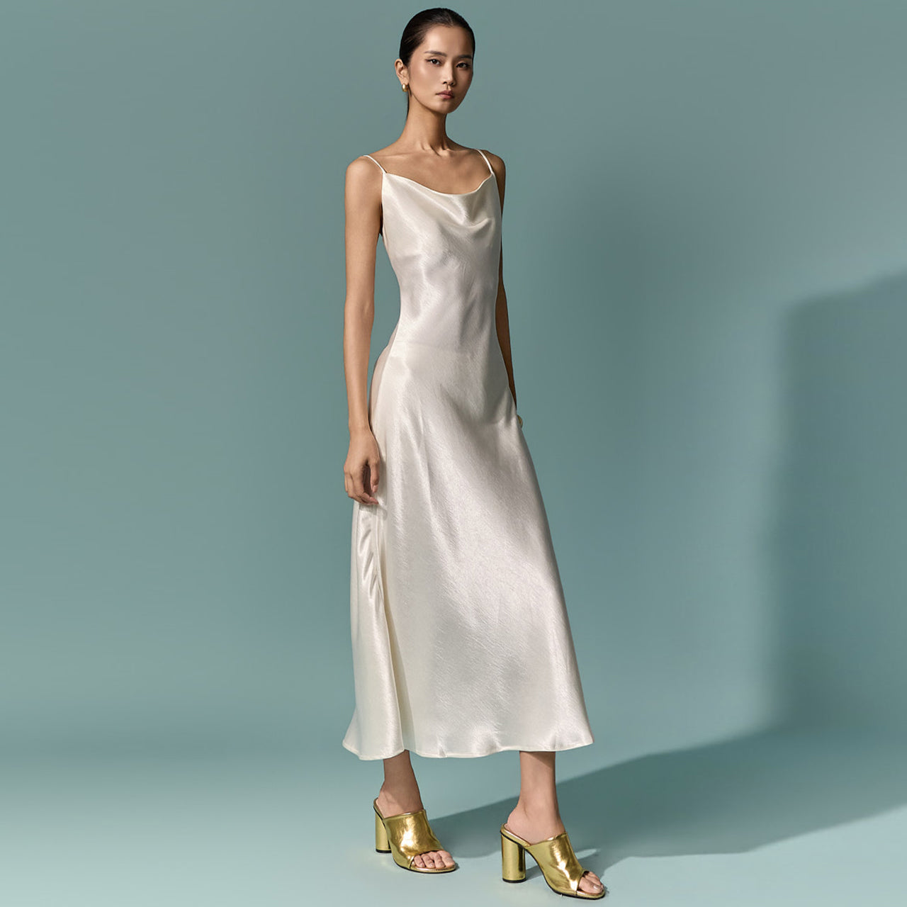 D5674 Backless Slip Dress