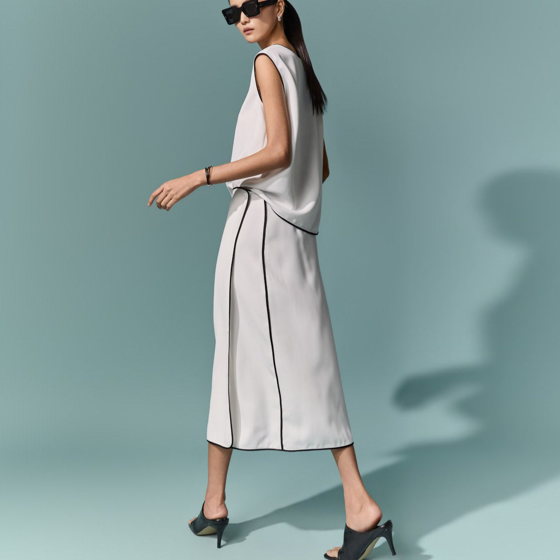 D5682 Contrast Line Two-Piece Set