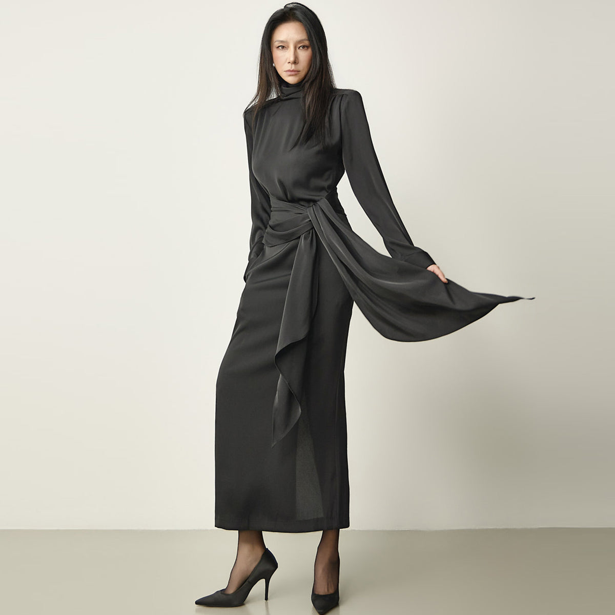 D9639 High-Neck Tie Dress